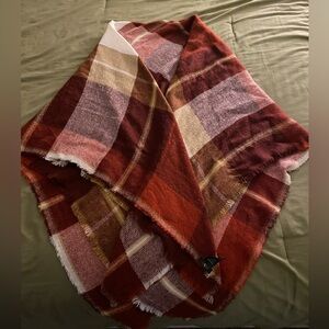 Large scarf.